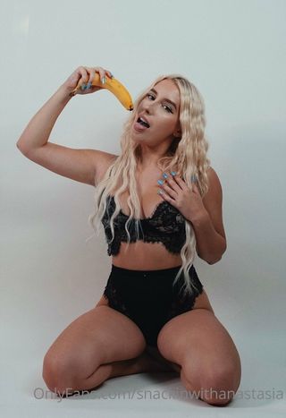 snackinwithanastasia