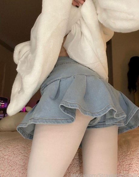 Strawbeariemilkk nude leaked OnlyFans photo #1926