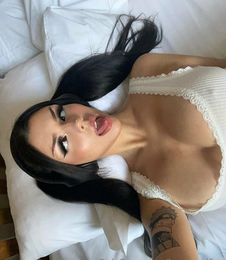 Laurawaifuu nude leaked OnlyFans photo #29