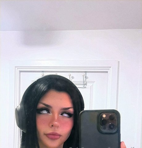 Laurawaifuu nude leaked OnlyFans photo #38