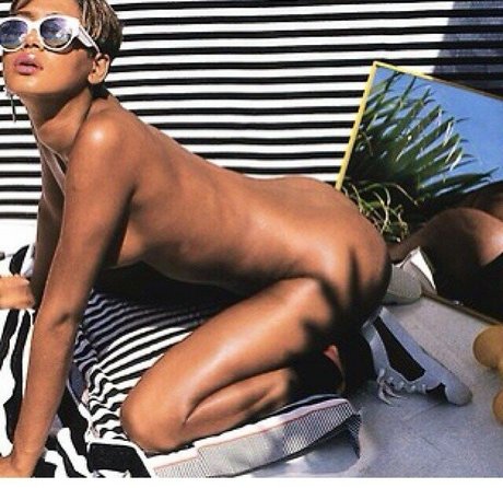 Rihanna nude leaked OnlyFans photo #754