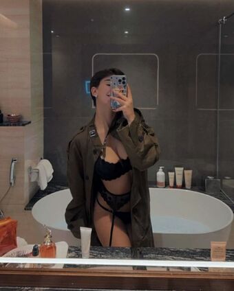 Roz Idrissi Nude Leaks OnlyFans Photo 14