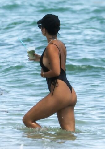 Vanessa Hudgens Nude Leaks OnlyFans Photo 466