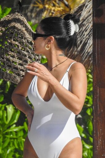 Vanessa Hudgens Nude Leaks OnlyFans Photo 459