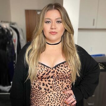 Kelly Clarkson Nude Leaks OnlyFans Photo 14